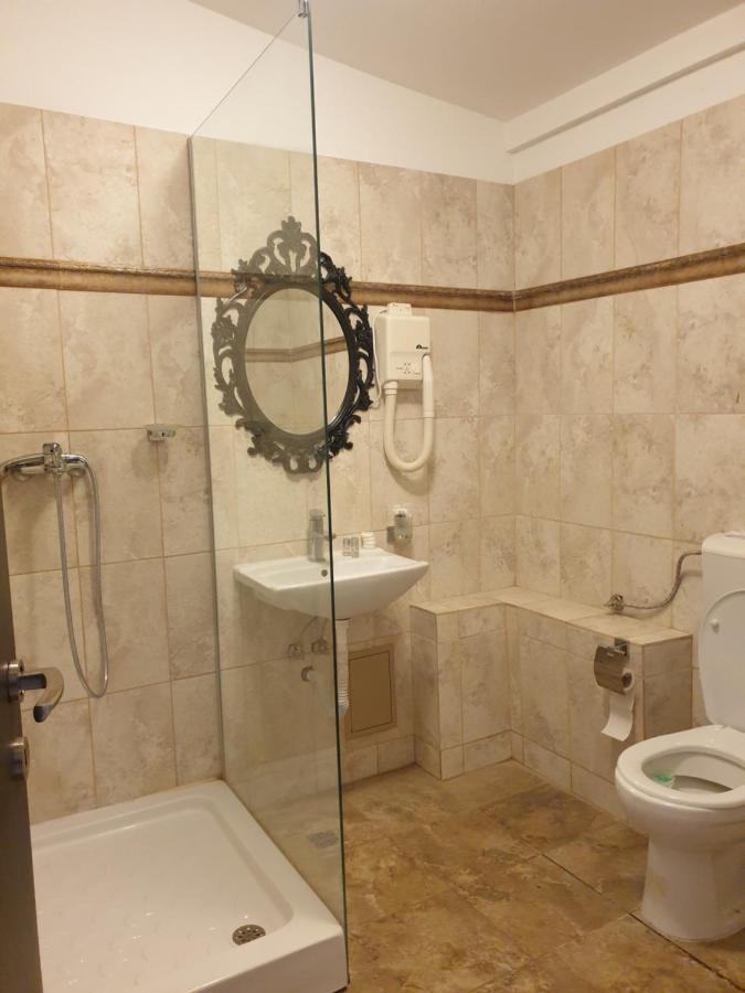 Hotel Queen Βουκουρέστι Εξωτερικό φωτογραφία