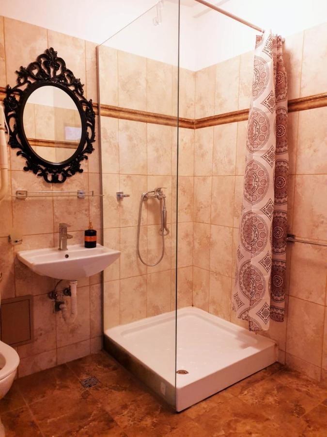 Hotel Queen Βουκουρέστι Εξωτερικό φωτογραφία